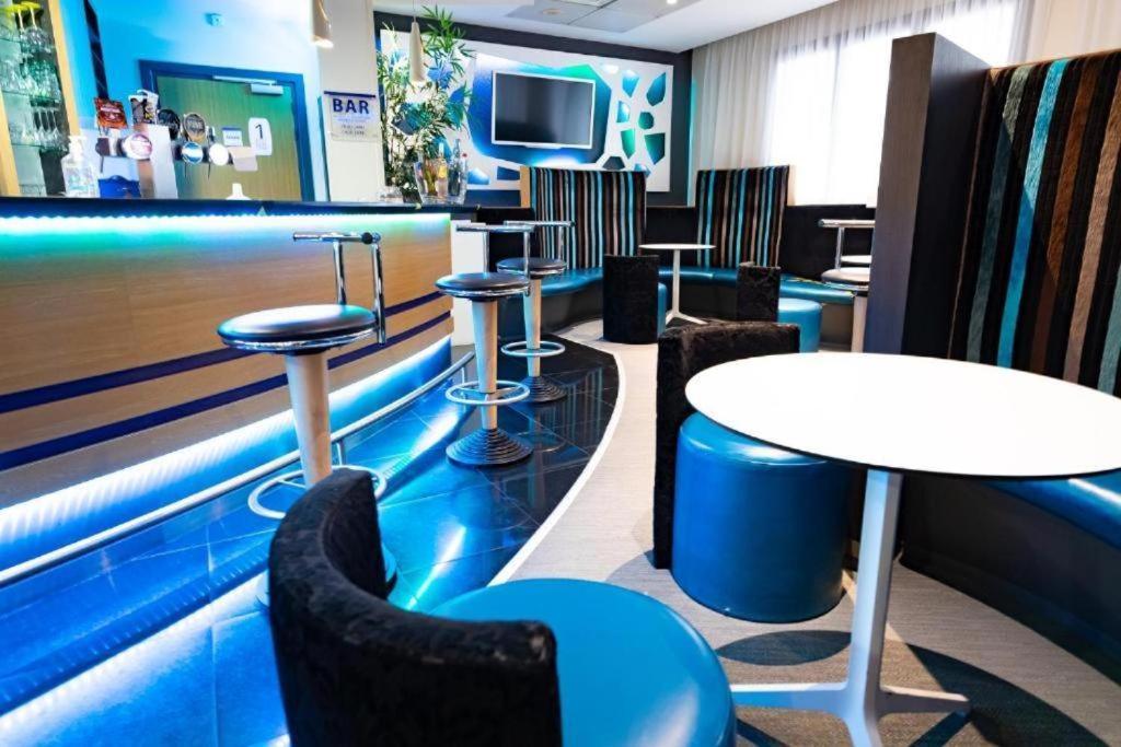 Saint Cloud Citea Access Dayuse Room -- 10 Minutes La Defense 20 Minutes Paris Parc Expo Eksteriør billede